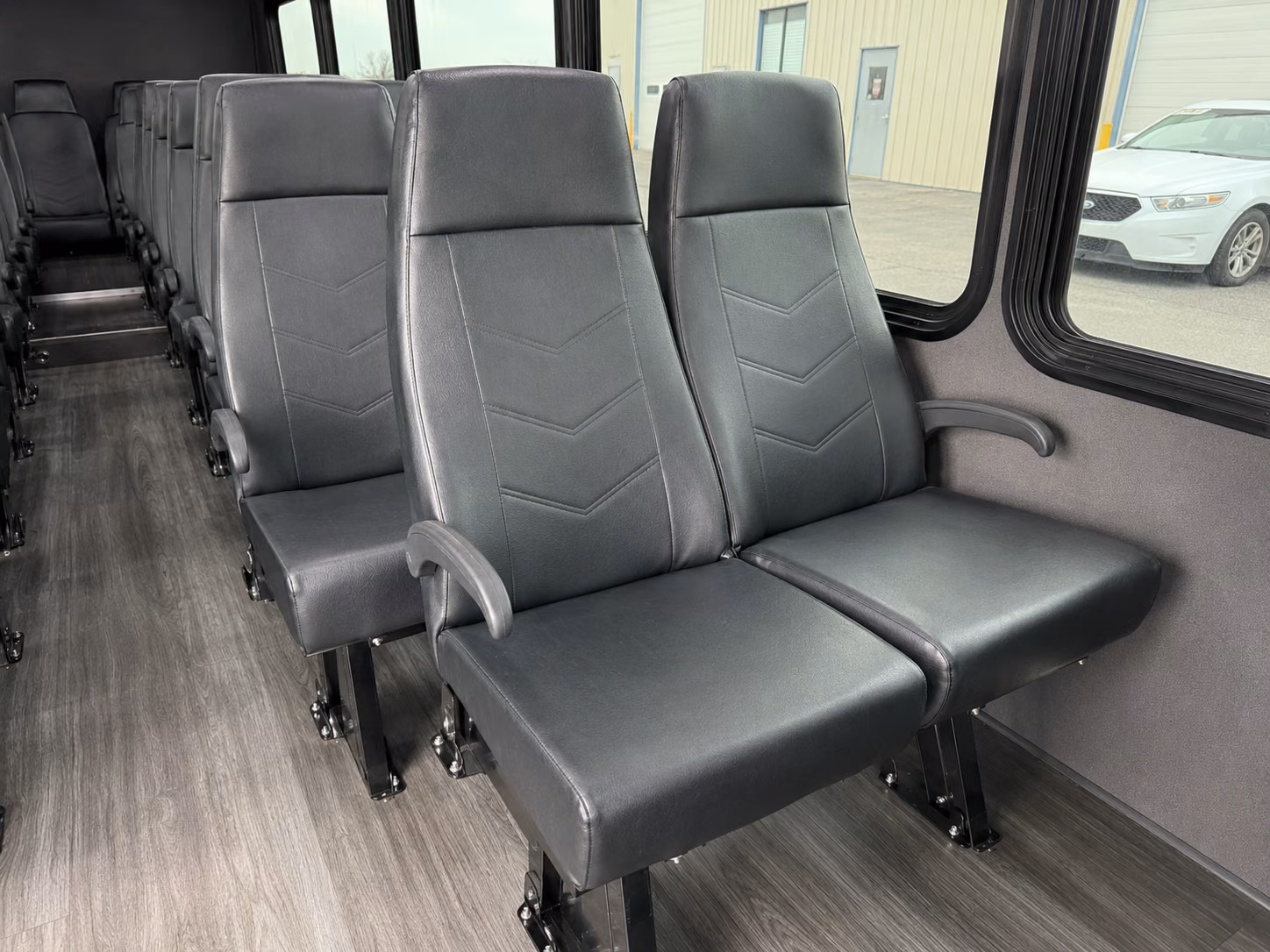 mobile custom day trip and driving tour bus rentals